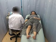 doctor10-2 Daughter Discovers Mom's Steamy Public Bathroom Secret Live