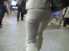 P-VVugts Seductive Mako Oda Lures Guest Into Hotel Hallway Bliss